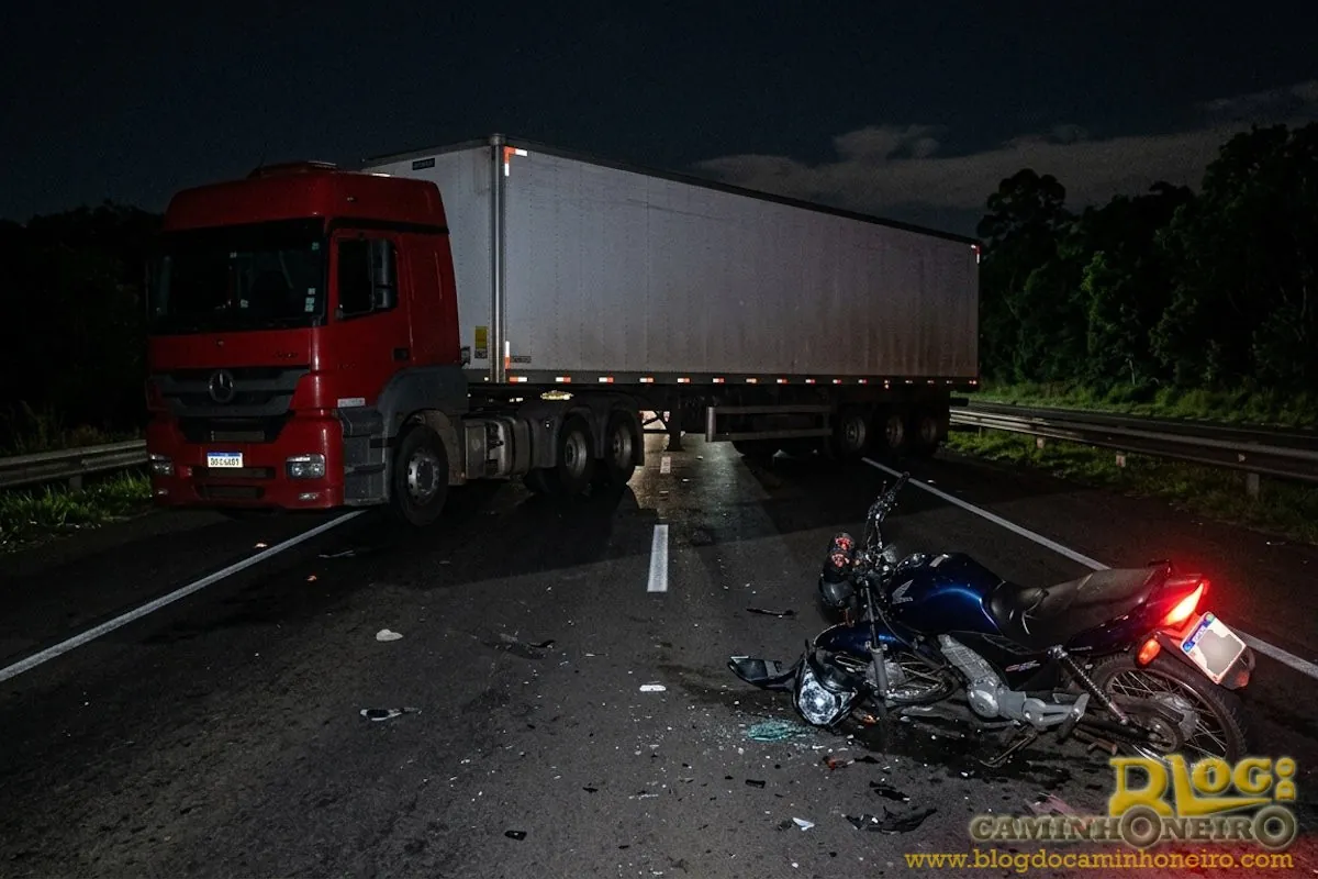 Colisão com caminhão parado em rodovia gera indenização de R$ 32 mil para motociclista