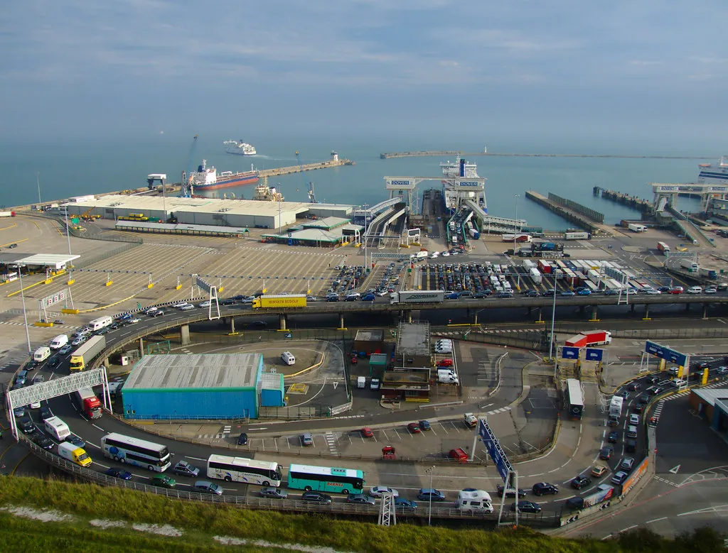 Ilustração de Cross docking — Dover ferry terminal
