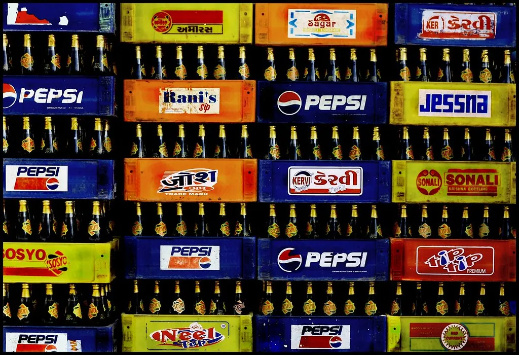 Ilustração de Curva ABC — Many Crates, One Drink