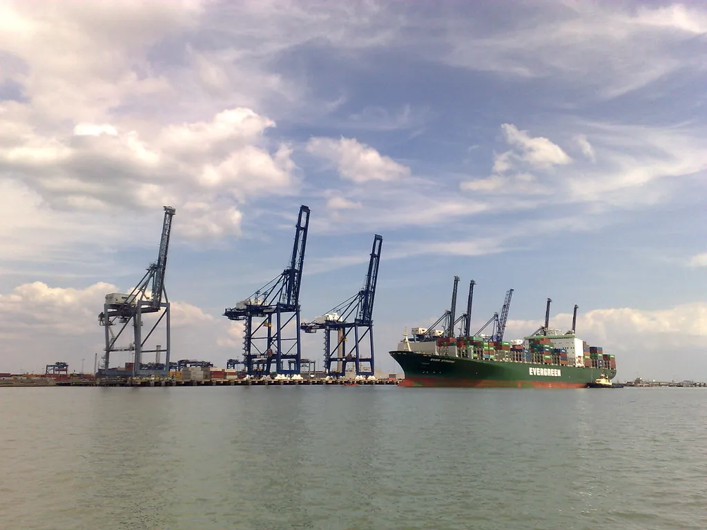 Ilustração de FOB — Container ship at Thamesport