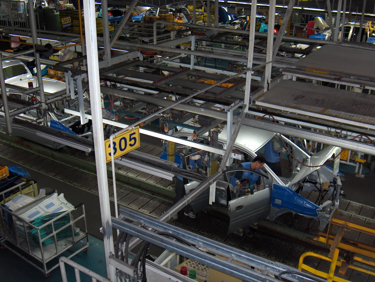 Ilustração de Just in time — Hyundai car assembly line