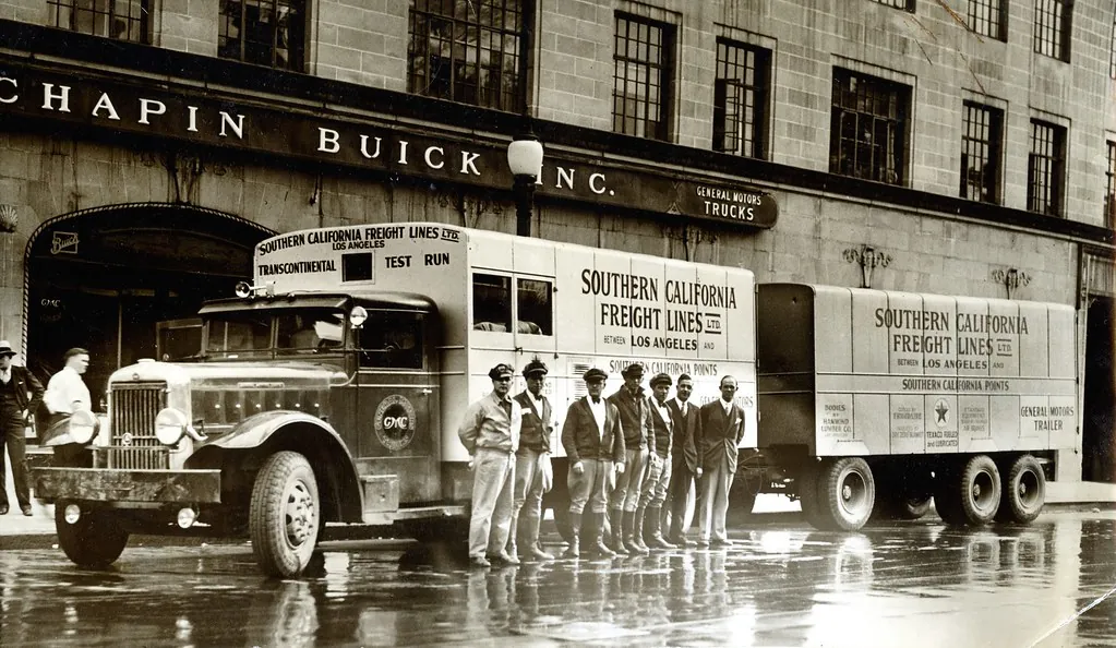 Ilustração de Middle mile — GMC Truck 1931