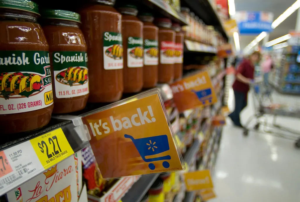 Ilustração de Ponto de pedido — Walmart Broadens Product Assortment and Reintroduces Items with 'It's Back!' Tags