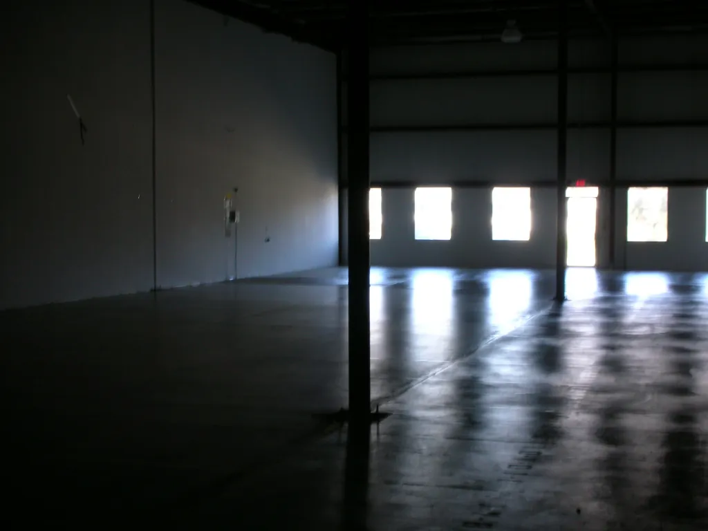 Ilustração de Taxa de vacância — Empty Warehouse